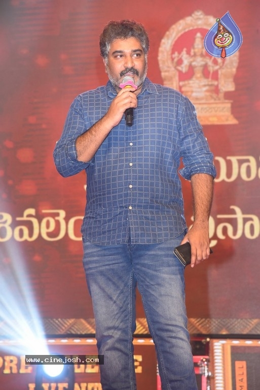 Entha Manchivaadavuraa Pre Release Event Set 01 - 8 / 34 photos