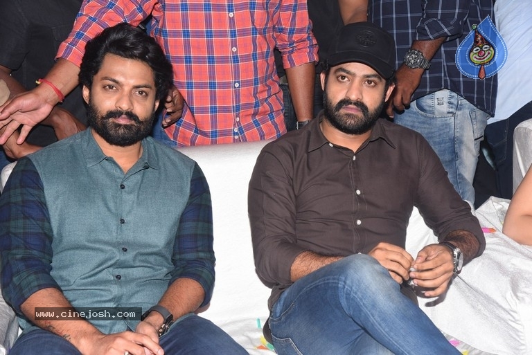Entha Manchivaadavuraa Pre Release Event Set 02 - 24 / 81 photos