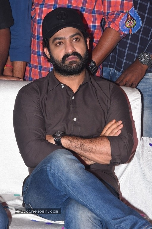 Entha Manchivaadavuraa Pre Release Event Set 02 - 31 / 81 photos