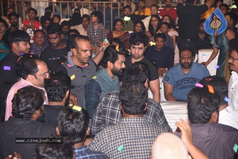 Entha Manchivaadavuraa Pre Release Event Set 02 - 55 / 81 photos
