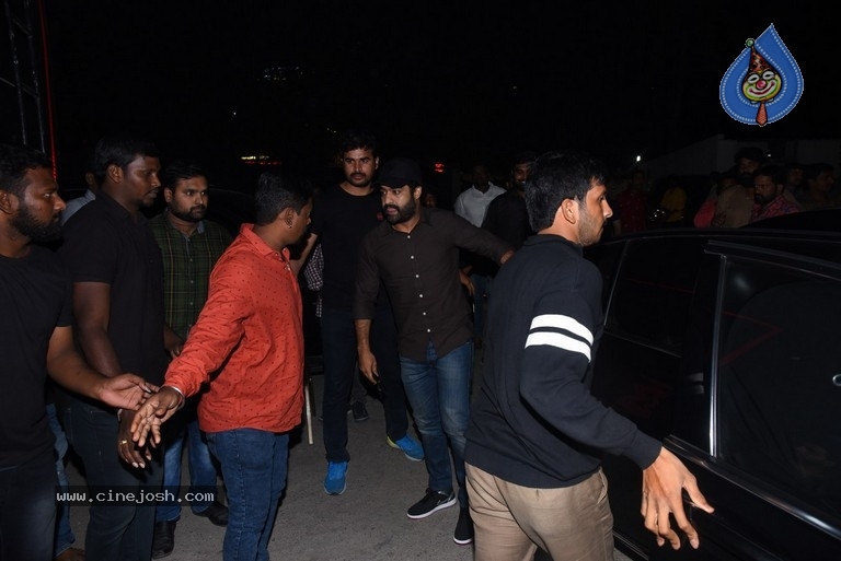 Entha Manchivaadavuraa Pre Release Event Set 02 - 57 / 81 photos