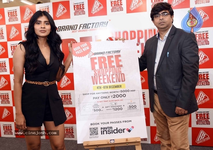 Hebah Patel Unveils Free Shopping Weekend Of Brand Factory - 12 / 42 photos