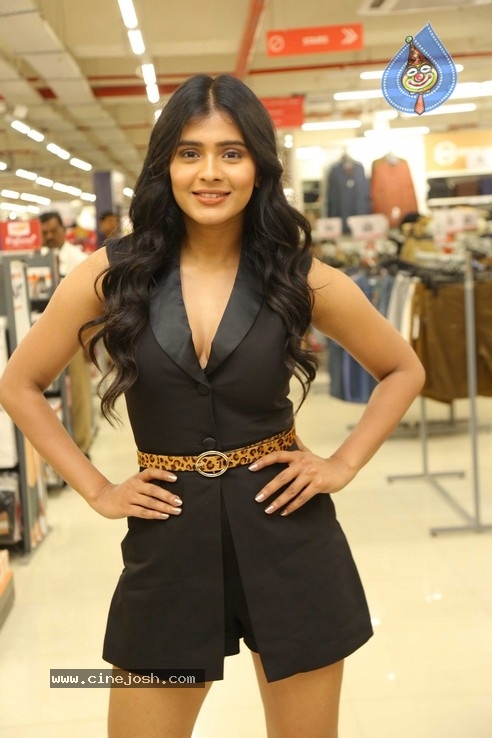 Hebah Patel Unveils Free Shopping Weekend Of Brand Factory - 34 / 42 photos