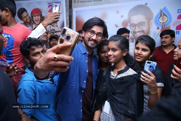 Iddari Lokam Okkate Premier - 31 / 84 photos