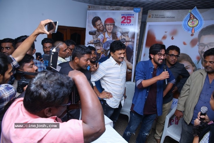 Iddari Lokam Okkate Premier - 38 / 84 photos