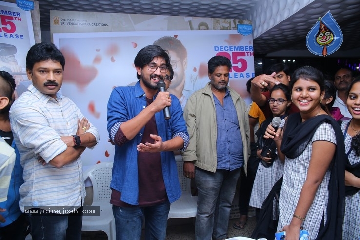 Iddari Lokam Okkate Premier - 39 / 84 photos