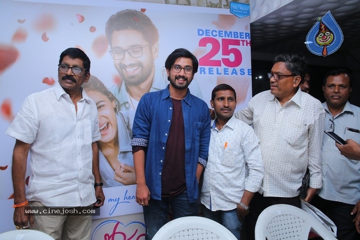 Iddari Lokam Okkate Premier - 54 / 84 photos