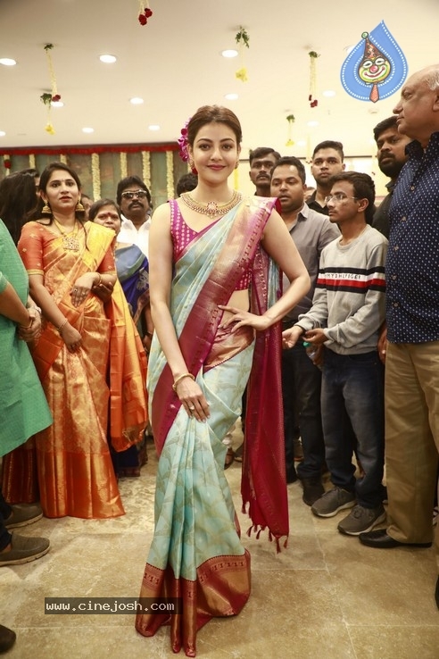 Kajal Launched Vidhatri Mall - 2 / 42 photos