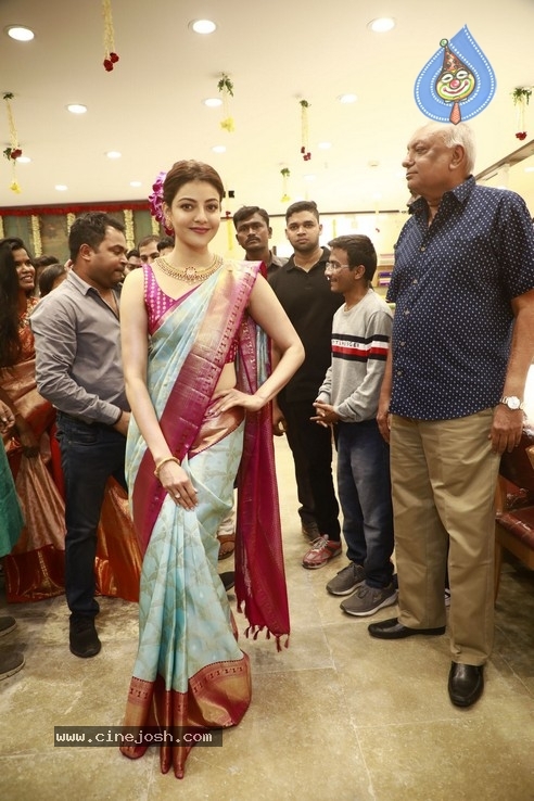 Kajal Launched Vidhatri Mall - 13 / 42 photos