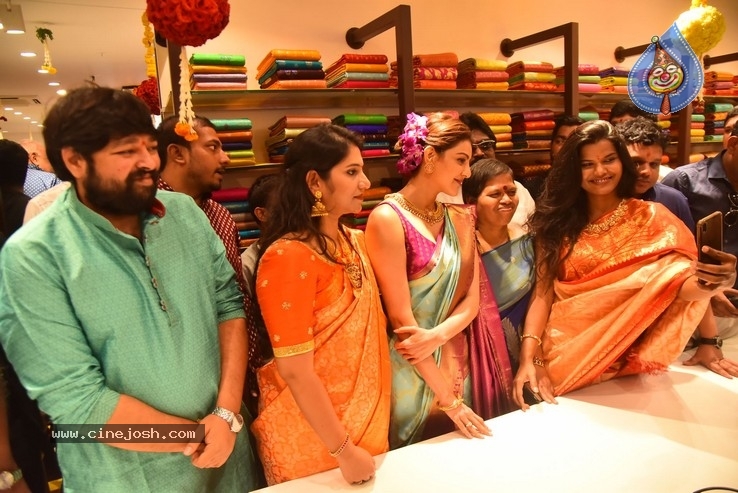Kajal Launched Vidhatri Mall - 14 / 42 photos