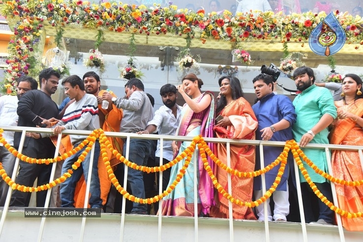 Kajal Launched Vidhatri Mall - 18 / 42 photos