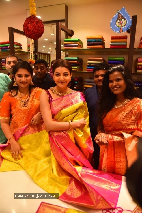Kajal Launched Vidhatri Mall - 19 / 42 photos