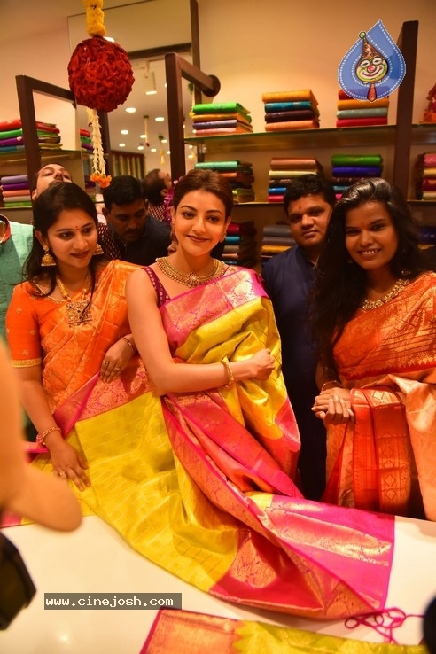 Kajal Launched Vidhatri Mall - 20 / 42 photos