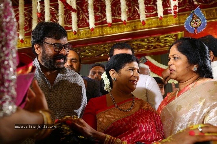 Kodi Ramakrishna Daughter Pravallika Wedding Photos - 21 / 37 photos