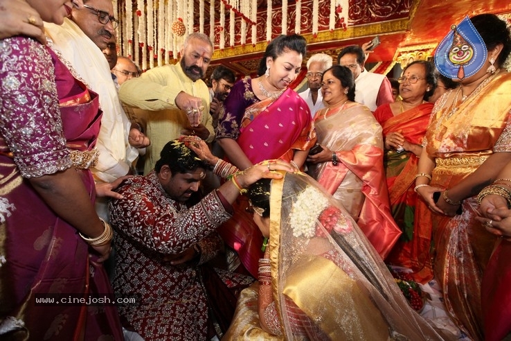 Kodi Ramakrishna Daughter Pravallika Wedding Photos - 22 / 37 photos
