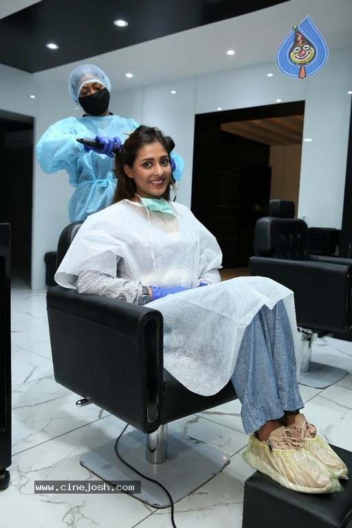 Madhu Shalini at Naturals Salon - 2 / 18 photos