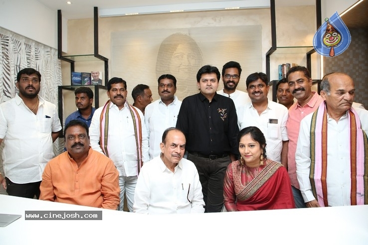 Madhumitha Inaugurates Tathasthu - 9 / 20 photos