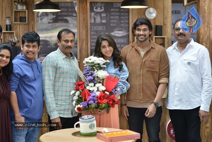 Nabha Natesh Birthday Celebrations on the Sets of BSS8 - 11 / 21 photos