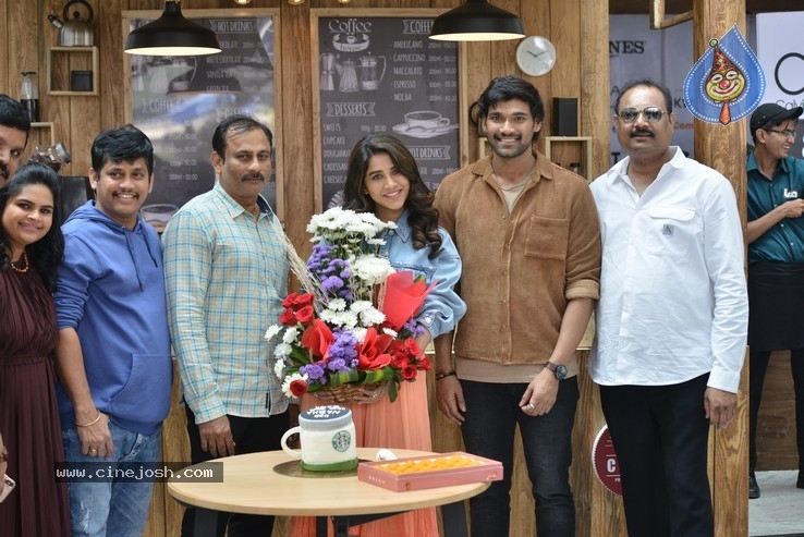 Nabha Natesh Birthday Celebrations on the Sets of BSS8 - 15 / 21 photos