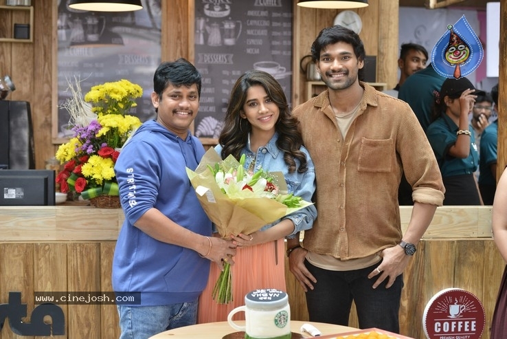 Nabha Natesh Birthday Celebrations on the Sets of BSS8 - 17 / 21 photos