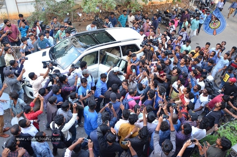 Power Star Pawan Kalyan Fans Hungama at Dil Raju office - 19 / 34 photos