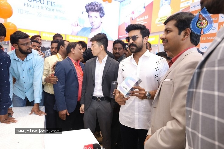 RamCharan Launched Happi Mobile Store - 27 / 53 photos