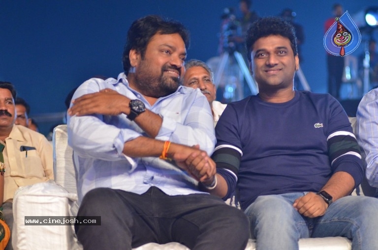 Sarileru Neekevvaru Blockbuster Ka Baap Celebrations 03 - 16 / 63 photos