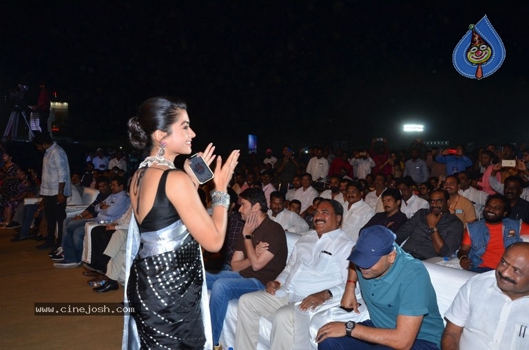 Sarileru Neekevvaru Blockbuster Ka Baap Celebrations 03 - 27 / 63 photos