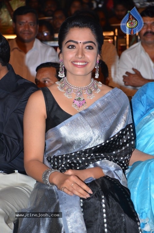 Sarileru Neekevvaru Blockbuster Ka Baap Celebrations 03 - 43 / 63 photos