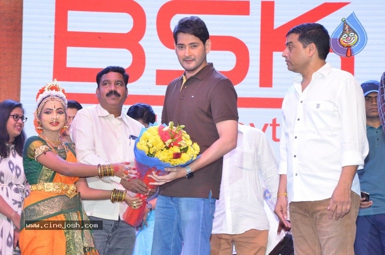  Sarileru Neekevvaru Blockbuster Ka Baap Celebrations 04 - 1 / 42 photos