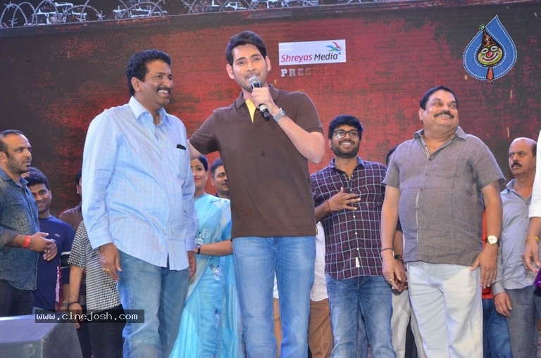  Sarileru Neekevvaru Blockbuster Ka Baap Celebrations 04 - 19 / 42 photos