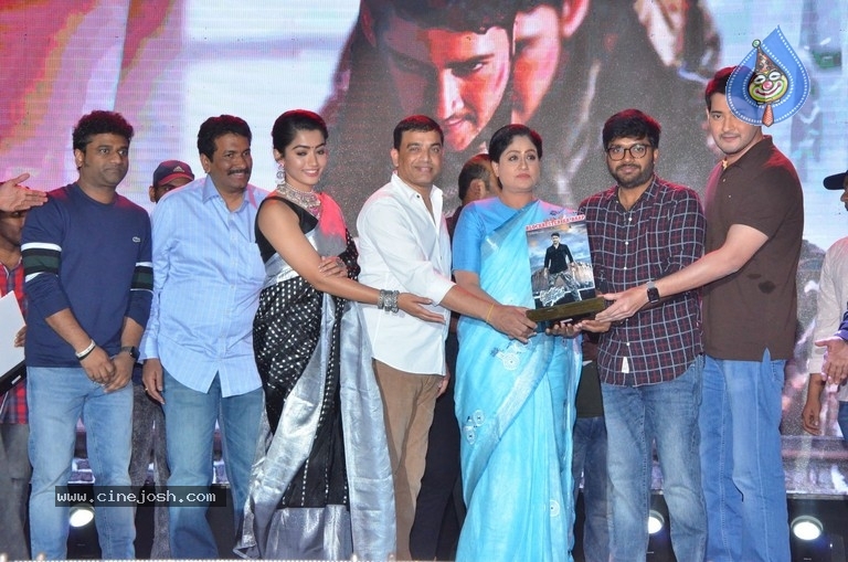  Sarileru Neekevvaru Blockbuster Ka Baap Celebrations 04 - 20 / 42 photos