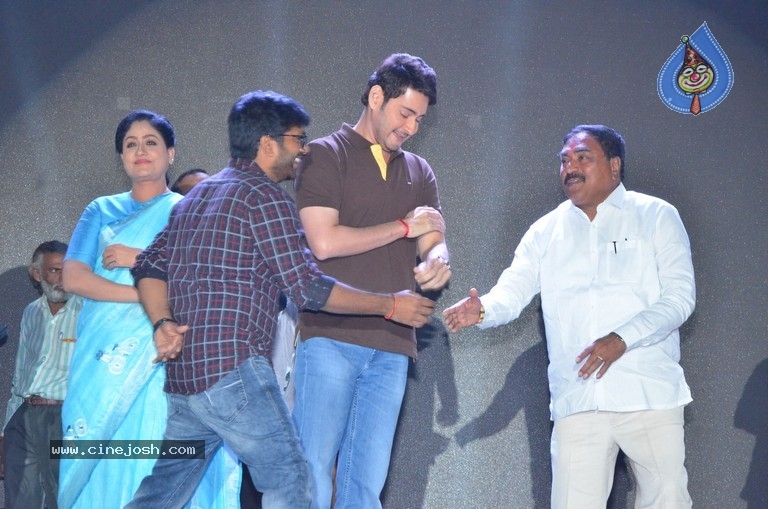  Sarileru Neekevvaru Blockbuster Ka Baap Celebrations 04 - 26 / 42 photos