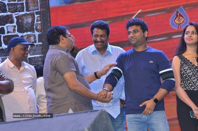  Sarileru Neekevvaru Blockbuster Ka Baap Celebrations 04 - 29 / 42 photos