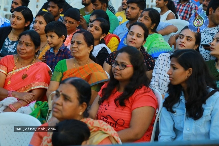 Sarileru Neekevvaru Blockbuster Ka Baap Celebrations - 2 / 20 photos