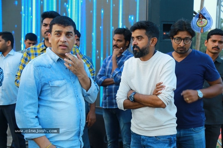 Sarileru Neekevvaru Blockbuster Ka Baap Celebrations - 7 / 20 photos