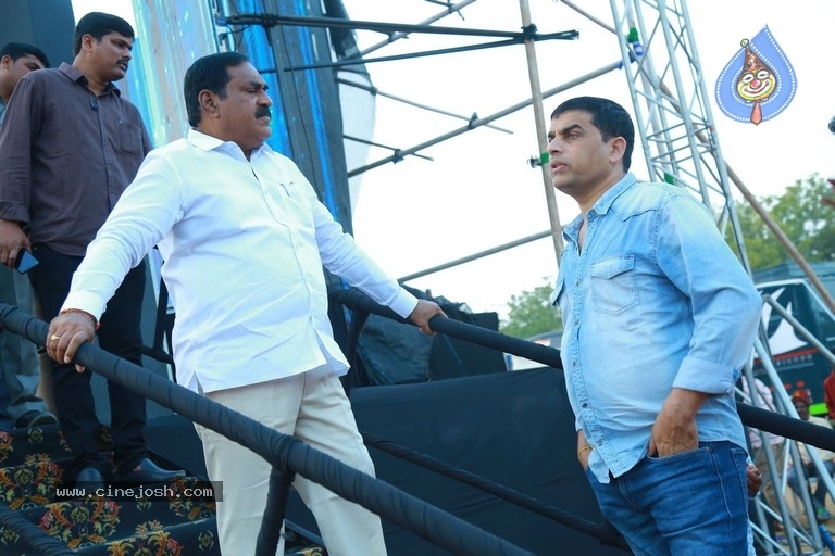 Sarileru Neekevvaru Blockbuster Ka Baap Celebrations - 15 / 20 photos