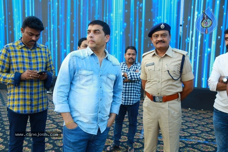 Sarileru Neekevvaru Blockbuster Ka Baap Celebrations - 16 / 20 photos