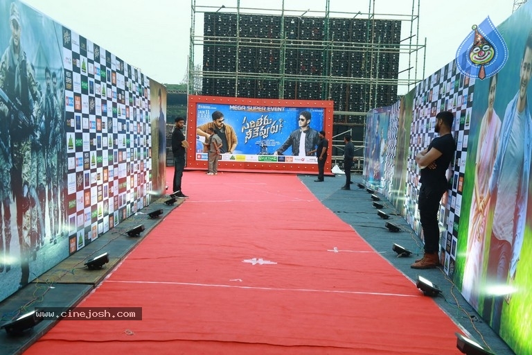 Sarileru Neekevvaru Pre Release Event 01 - 2 / 21 photos