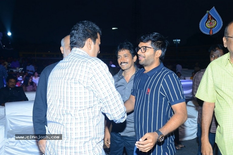 Sarileru Neekevvaru Pre Release Event 02 - 14 / 31 photos