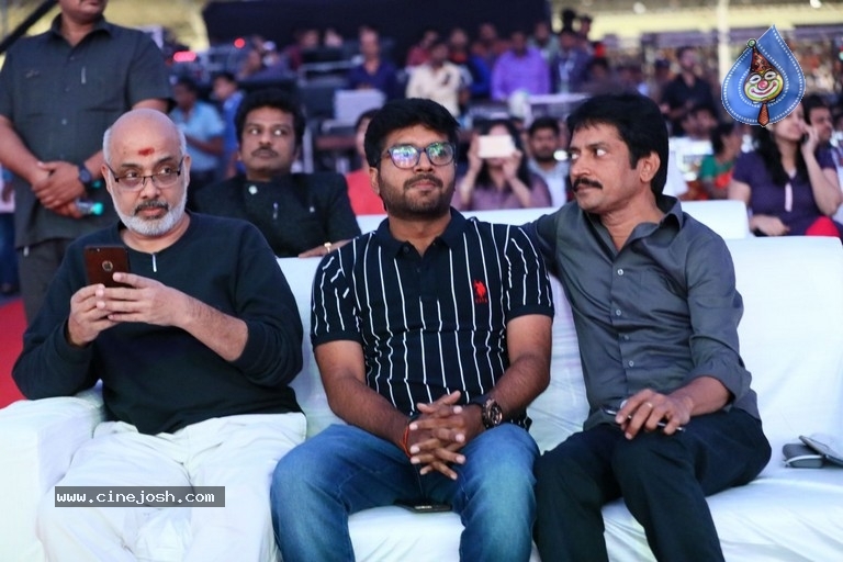 Sarileru Neekevvaru Pre Release Event 02 - 24 / 31 photos