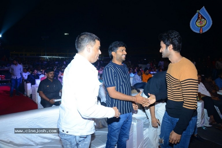 Sarileru Neekevvaru Pre Release Event 03 - 18 / 63 photos