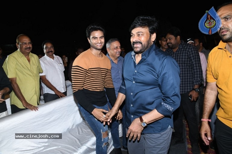 Sarileru Neekevvaru Pre Release Event 04 - 4 / 54 photos