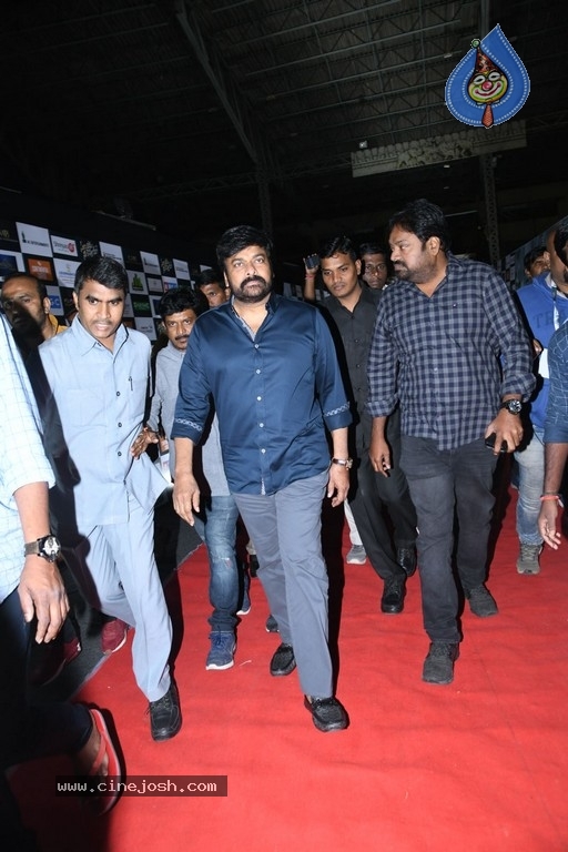 Sarileru Neekevvaru Pre Release Event 04 - 15 / 54 photos