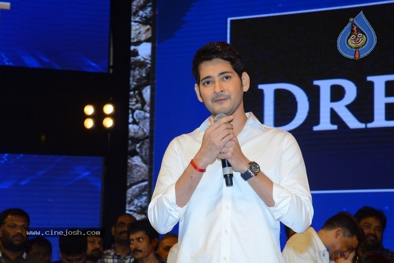 Sarileru Neekevvaru Pre Release Event  - 19 / 70 photos