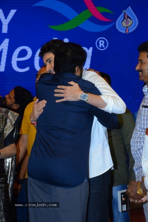 Sarileru Neekevvaru Pre Release Event  - 42 / 70 photos
