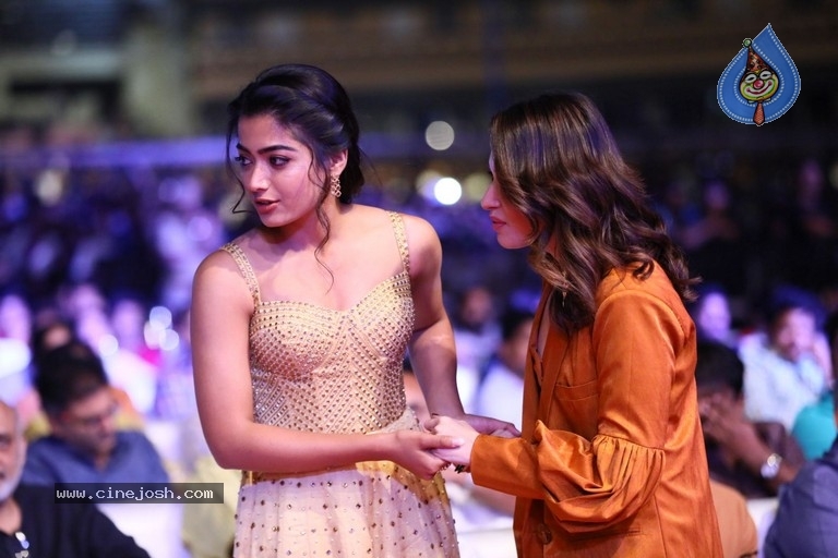 Sarileru Neekevvaru Pre Release Event 06 - 32 / 179 photos
