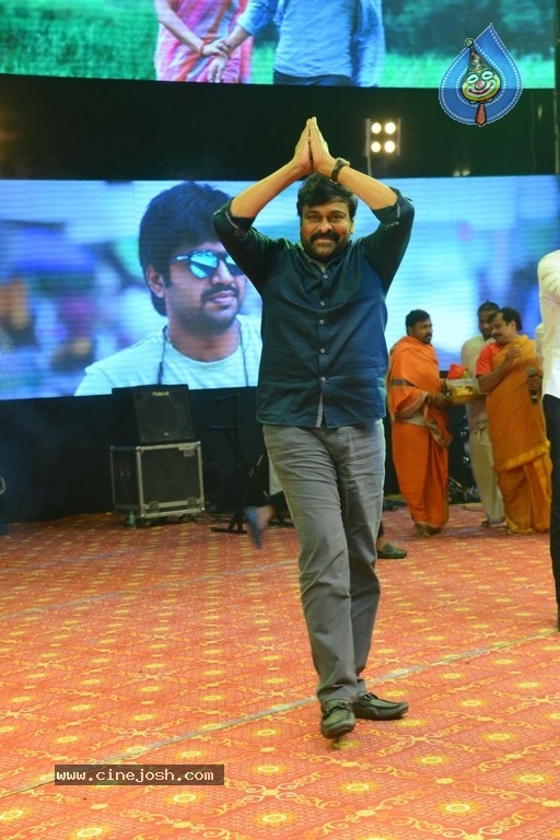 Sarileru Neekevvaru Pre Release Event 06 - 82 / 179 photos