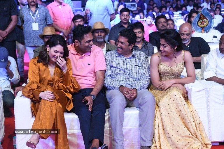 Sarileru Neekevvaru Pre Release Event 06 - 87 / 179 photos