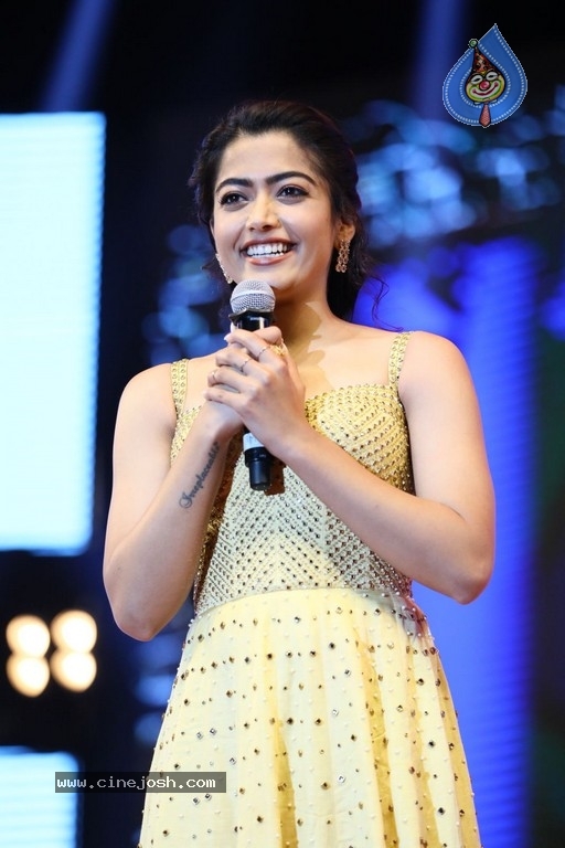 Sarileru Neekevvaru Pre Release Event 06 - 94 / 179 photos